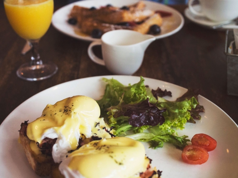 traditional eggs benedict